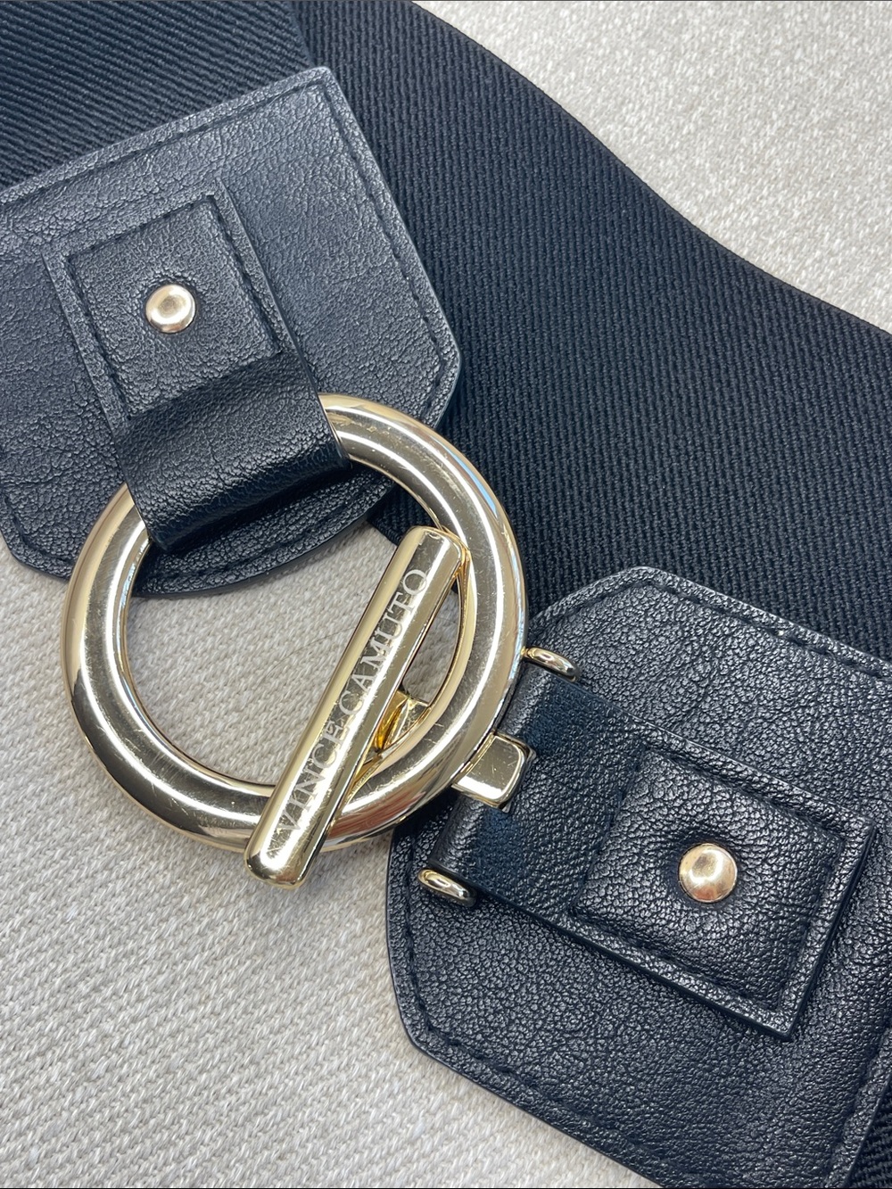 B32. VINCE CAMUTO | Stretch Statement Belt | w Gold | 31-40